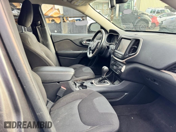 2017 Jeep Cherokee Latitude with VIN 1C4PJLCB4HW508135, listed as a Copart auction lot 60176365 with 149,702 mi miles and Clean title. Bid and sale history available at DreamBid. Image 5.