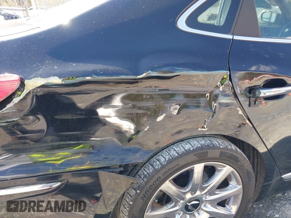 2011 Hyundai Equus Signature with VIN KMHGH4JF5BU041717, listed as a IAAI auction lot 41989423 with 175,113 mi miles and . Bid and sale history available at DreamBid. Image 6.