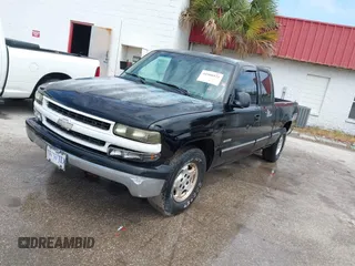 2001 Chevrolet Silverado 1500 LS with VIN 2GCEC19T611125168, listed as a IAAI auction lot 41960525 with 220,410 mi miles. Bid and sale history available at carsss.com. Image 2.