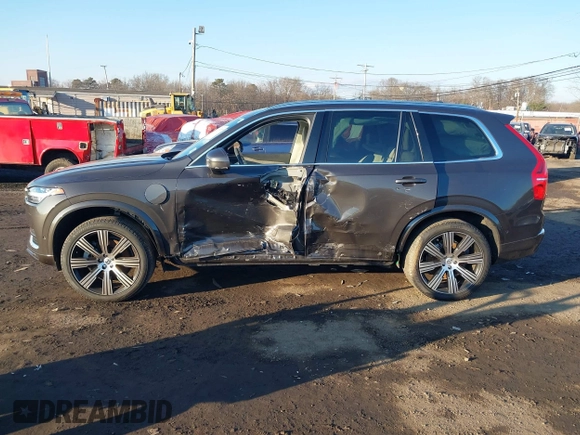 2023 Volvo XC90 Plus Bright Theme with VIN YV4H60CN1P1967680, listed as a IAAI auction lot 41297577 with Not provided miles and . Bid and sale history available at DreamBid. Image 14.