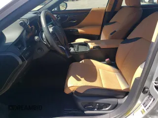 2024 Lexus ES 300h Luxury с VIN 58AEA1C19RU040178, выставлен на аукционе Copart как лот 49737815 с пробегом 17 750 миль миль и Списание • Salvage title. История ставок и продаж доступна на DreamBid. Изображение 7.