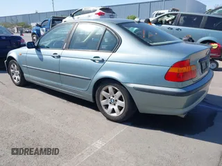 2004 BMW 3 Series 325i with VIN WBAAZ33484KP88141, listed as a IAAI auction lot 42038373 with 275,058 mi miles. Bid and sale history available at carsss.com. Image 3.