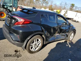 2021 Toyota C-HR LE z VIN NMTKHMBX5MR131252, wystawiony jako Copart lot #44527145 z przebiegiem 56 103 mil mil oraz Tytuł czysty. Historia ofert i sprzedaży dostępna na DreamBid. Obrazek 3.