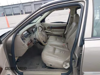 2004 Mercury Grand Marquis LS Premium z VIN 2MEFM75W14X643516, wystawiony jako IAAI lot #42007171 z przebiegiem 213 531 mil mil oraz . Historia ofert i sprzedaży dostępna na DreamBid. Obrazek 5.