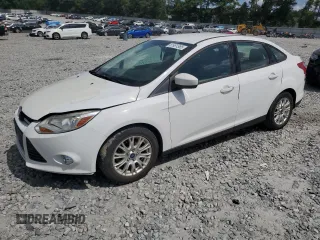 2012 Ford Focus SE z VIN 1FAHP3F2XCL406031, wystawiony jako Copart lot #61961385 z przebiegiem 165 343 mil mil oraz Szkoda całkowita • Salvage title. Historia ofert i sprzedaży dostępna na DreamBid. Obrazek 1.
