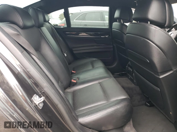 2011 BMW 7 Series 750i z VIN WBAKA8C5XBCY36778, wystawiony jako Copart lot #86220094 z przebiegiem 95 536 mil mil oraz Szkoda całkowita • Salvage title. Historia ofert i sprzedaży dostępna na DreamBid. Obrazek 10.