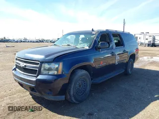 2009 Chevrolet Suburban LS z VIN 1GNFC16029R200974, wystawiony jako IAAI lot #41370873 z przebiegiem 207 649 mil mil oraz . Historia ofert i sprzedaży dostępna na DreamBid. Obrazek 2.