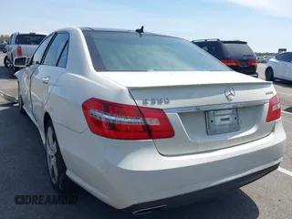 2010 Mercedes-Benz E 350 Luxury z VIN WDDHF8HB2AA259922, wystawiony jako IAAI lot #42080144 z przebiegiem 121 665 mil mil oraz . Historia ofert i sprzedaży dostępna na DreamBid. Obrazek 3.