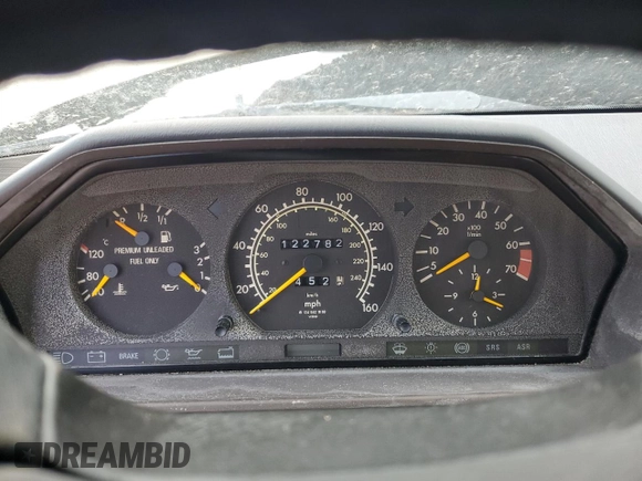 1992 Mercedes-Benz 300 with VIN WDBEA30E0NB570638, listed as a Copart auction lot 52357325 with 122,782 mi miles and Clean Title. Bid and sale history available at DreamBid. Image 9.