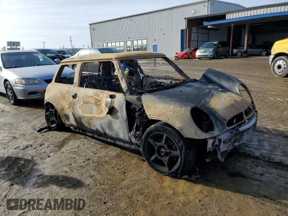 2006 MINI Hardtop z VIN WMWRC33556TJ75968, wystawiony jako Copart lot #85909104 z przebiegiem Nie podano mil oraz Nie do naprawy • Non repairable. Historia ofert i sprzedaży dostępna na DreamBid. Obrazek 4.