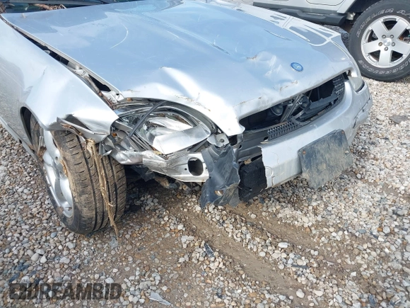 2001 Mercedes-Benz SLK 230/320 with VIN WDBKK65F81F191120, listed as a IAAI auction lot 42173910 with 128,035 mi miles and . Bid and sale history available at DreamBid. Image 6.