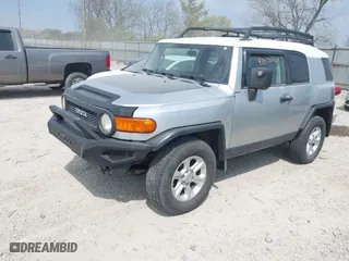 2007 Toyota FJ Cruiser with VIN JTEBU11F270030712, listed as a IAAI auction lot 42076564 with 265,000 mi miles. Bid and sale history available at carsss.com. Image 2.