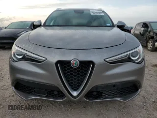 2018 Alfa Romeo Stelvio z VIN ZASFAKAN9J7B88059, wystawiony jako Copart lot #50894085 z przebiegiem 94 280 mil mil oraz Czysty tytuł • Clean title. Historia ofert i sprzedaży dostępna na DreamBid. Obrazek 5.