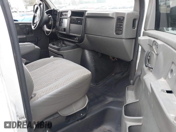 2007 Chevrolet Express Cargo Van with VIN 1GCGG25V471101377, listed as a IAAI auction lot 42105592 with 191,503 mi miles. Bid and sale history available at carsss.com. Image 5.