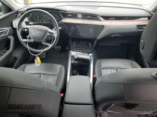 2019 Audi e-tron Premium Plus с VIN WA1LABGE4KB021801, выставлен на аукционе Copart как лот 59353315 с пробегом 59 215 миль миль и Списание • Salvage title. История ставок и продаж доступна на DreamBid. Изображение 8.