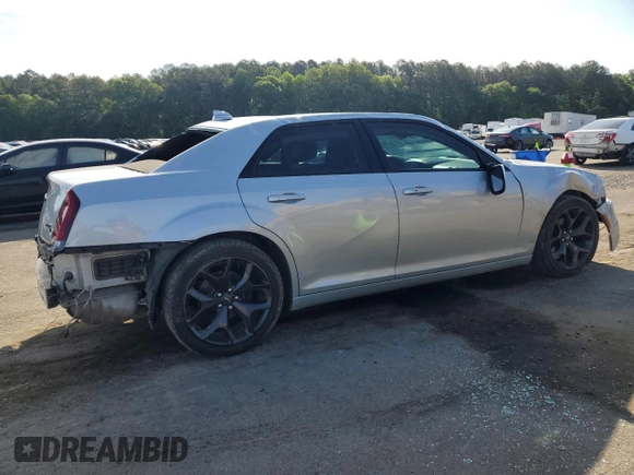 2021 Chrysler 300 S z VIN 2C3CCABG4MH525539, wystawiony jako Copart lot #52004944 z przebiegiem 84 418 mil mil oraz Szkoda całkowita • Salvage title. Historia ofert i sprzedaży dostępna na DreamBid. Obrazek 3.
