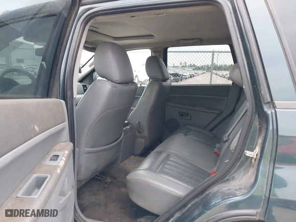 2005 Jeep Grand Cherokee Laredo with VIN 1J4GS48K45C677011, listed as a IAAI auction lot 41121018 with 210,814 mi miles. Bid and sale history available at carsss.com. Image 8.