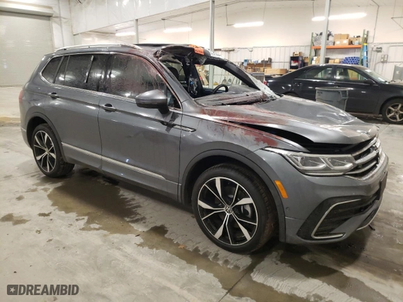 2024 Volkswagen Tiguan SEL R-Line with VIN 3VV4B7AX9RM154122, listed as a Copart auction lot 81941504 with 936 mi miles and Salvage Title. Bid and sale history available at carsss.com. Image 4.