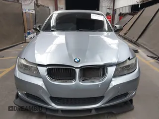 2011 BMW 3 Series 328i z VIN WBAPH5C58BA448671, wystawiony jako IAAI lot #42337923 z przebiegiem 121 888 mil mil oraz . Historia ofert i sprzedaży dostępna na DreamBid. Obrazek 12.