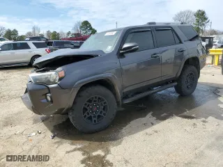 2020 Toyota 4Runner SR5 with VIN JTEBU5JR9L5805876, listed as a Copart auction lot 47887555 with 104,882 mi miles and Salvage Title. Bid and sale history available at carsss.com. Image 1.