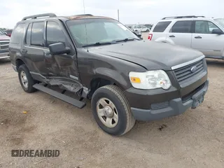 2006 Ford Explorer XLS z VIN 1FMEU62E86UA43780, wystawiony jako IAAI lot #42067835 z przebiegiem 165 455 mil mil oraz . Historia ofert i sprzedaży dostępna na DreamBid. Obrazek 1.