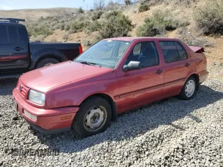 1997 Volkswagen Jetta z VIN 3VWRA81HXVM066189, wystawiony jako Copart lot #52113045 z przebiegiem 139 129 mil mil oraz Szkoda całkowita • Salvage title. Historia ofert i sprzedaży dostępna na DreamBid. Obrazek 1.