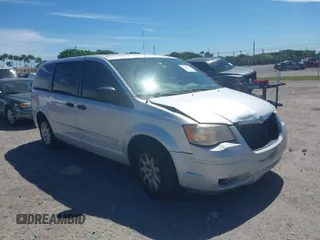 2008 Chrysler Town & Country LX with VIN 2A8HR44H08R696935, listed as a IAAI auction lot 41679669 with 92,276 mi miles. Bid and sale history available at carsss.com. Image 1.
