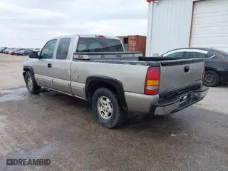 2000 Chevrolet Silverado 1500 LS with VIN 2GCEC19TXY1155977, listed as a IAAI auction lot 41158102 with 235,018 mi miles. Bid and sale history available at carsss.com. Image 3.