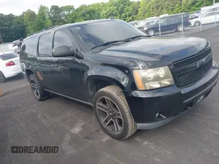 2008 Chevrolet Suburban LTZ z VIN 1GNFC16J58R119412, wystawiony jako IAAI lot #42282221 z przebiegiem 356 160 mil mil oraz . Historia ofert i sprzedaży dostępna na DreamBid. Obrazek 1.
