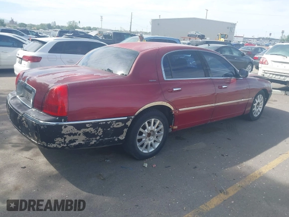 2006 Lincoln Town Car Signature z VIN 1LNHM81VX6Y635829, wystawiony jako IAAI lot #42212464 z przebiegiem 222 131 mil mil oraz . Historia ofert i sprzedaży dostępna na DreamBid. Obrazek 4.