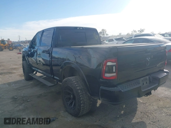 2021 Ram 2500 Laramie z VIN 3C6UR5FL7MG590681, wystawiony jako IAAI lot #41679165 z przebiegiem 28 482 mil mil oraz . Historia ofert i sprzedaży dostępna na DreamBid. Obrazek 3.