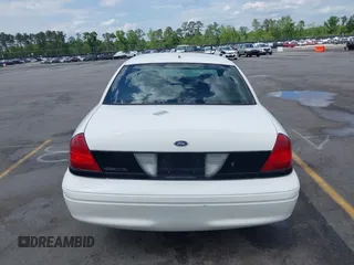 2006 Ford Police Interceptor z VIN 2FAHP71W26X166272, wystawiony jako IAAI lot #42144479 z przebiegiem 132 809 mil mil oraz . Historia ofert i sprzedaży dostępna na DreamBid. Obrazek 16.