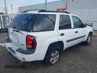2005 Chevrolet TrailBlazer LS with VIN 1GNDS13SX52388713, listed as a IAAI auction lot 42100834 with 153,824 mi miles and . Bid and sale history available at DreamBid. Image 4.