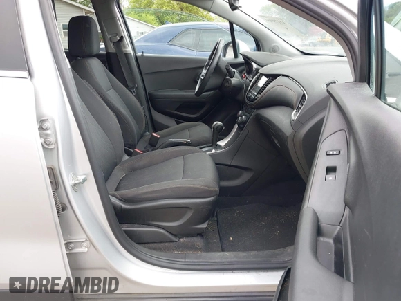 2019 Chevrolet Trax LT z VIN 3GNCJLSB4KL256651, wystawiony jako IAAI lot #42179904 z przebiegiem 132 143 mil mil oraz . Historia ofert i sprzedaży dostępna na DreamBid. Obrazek 5.