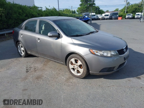 2010 Kia Forte EX z VIN KNAFU4A2XA5242981, wystawiony jako IAAI lot #42213767 z przebiegiem 174 155 mil mil oraz . Historia ofert i sprzedaży dostępna na DreamBid. Obrazek 1.