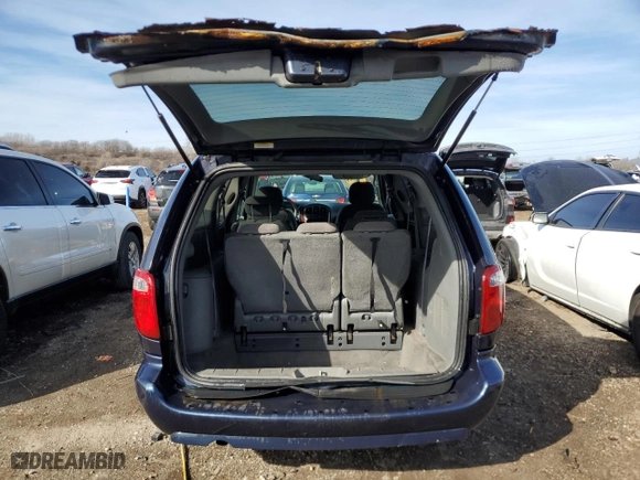 2007 Chrysler Town & Country LWB LX with VIN 2A4GP44RX7R147186, listed as a Copart auction lot 48239175 with 171,187 mi miles and Salvage Title. Bid and sale history available at carsss.com. Image 6.