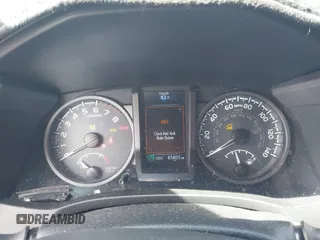 2018 Toyota Tacoma SR z VIN 3TMCZ5AN7JM156092, wystawiony jako IAAI lot #41642391 z przebiegiem 65 805 mil mil oraz . Historia ofert i sprzedaży dostępna na DreamBid. Obrazek 7.