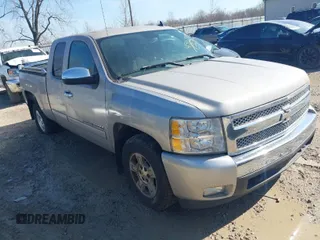 2007 Chevrolet Silverado 1500 LT w/1LT with VIN 1GCEC19017Z500969, listed as a IAAI auction lot 41907955 with 212,259 mi miles. Bid and sale history available at carsss.com. Image 1.