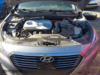 2016 Hyundai Sonata Hybrid Limited with VIN KMHE34L1XGA022774, listed as a IAAI auction lot 41333870 with 145,755 mi miles. Bid and sale history available at carsss.com. Image 10.