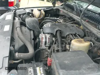 2001 Chevrolet Silverado 2500HD LS z VIN 1GCHK29U41E258086, wystawiony jako IAAI lot #42634330 z przebiegiem 287 688 mil mil oraz . Historia ofert i sprzedaży dostępna na DreamBid. Obrazek 19.