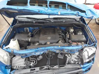 2018 Toyota Tundra SR5 z VIN 5TFDW5F16JX752629, wystawiony jako IAAI lot #41546196 z przebiegiem 105 247 mil mil oraz . Historia ofert i sprzedaży dostępna na DreamBid. Obrazek 10.