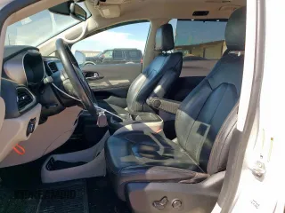 2020 Chrysler Pacifica Touring L with VIN 2C4RC1BG7LR125649, listed as a Copart auction lot 57873365 with 117,114 mi miles and Salvage title. Bid and sale history available at DreamBid. Image 7.