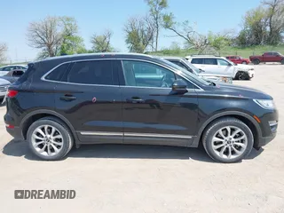 2015 Lincoln MKC z VIN 5LMTJ2AH1FUJ07790, wystawiony jako IAAI lot #42179874 z przebiegiem 47 945 mil mil oraz . Historia ofert i sprzedaży dostępna na DreamBid. Obrazek 13.