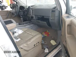 2004 Nissan Armada LE z VIN 5N1AA08B44N717061, wystawiony jako IAAI lot #42298978 z przebiegiem 246 938 mil mil oraz . Historia ofert i sprzedaży dostępna na DreamBid. Obrazek 5.