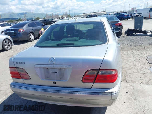2001 Mercedes-Benz E 320 z VIN WDBJF65J51B311774, wystawiony jako IAAI lot #41953089 z przebiegiem 170 338 mil mil oraz . Historia ofert i sprzedaży dostępna na DreamBid. Obrazek 16.