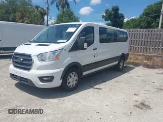 2020 Ford Transit Passenger XL z VIN 1FBAX2Y86LKA22944, wystawiony jako IAAI lot #42179762 z przebiegiem 102 295 mil mil oraz . Historia ofert i sprzedaży dostępna na DreamBid. Obrazek 2.