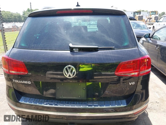 2017 Volkswagen Touareg Wolfsburg Edition с VIN WVGRF7BP9HD001737, выставлен на аукционе IAAI как лот 42280198 с пробегом 159 257 миль миль и . История ставок и продаж доступна на DreamBid. Изображение 16.