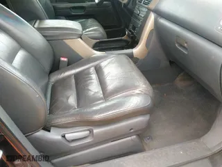 2006 Honda Pilot EX-L with RES with VIN 5FNYF28616B019530, listed as a IAAI auction lot 40564911 with 258,610 mi miles. Bid and sale history available at carsss.com. Image 5.