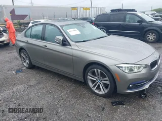 2016 BMW 3 Series 328i xDrive z VIN WBA8E3G52GNT77737, wystawiony jako IAAI lot #42362085 z przebiegiem 136 258 mil mil oraz . Historia ofert i sprzedaży dostępna na DreamBid. Obrazek 1.