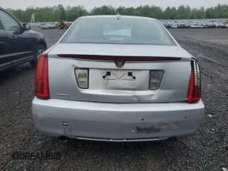 2011 Cadillac STS RWD z VIN 1G6DW6ED1B0118773, wystawiony jako Copart lot #55436495 z przebiegiem 83 591 mil mil oraz Szkody całkowita. Historia ofert i sprzedaży dostępna na DreamBid. Obrazek 6.